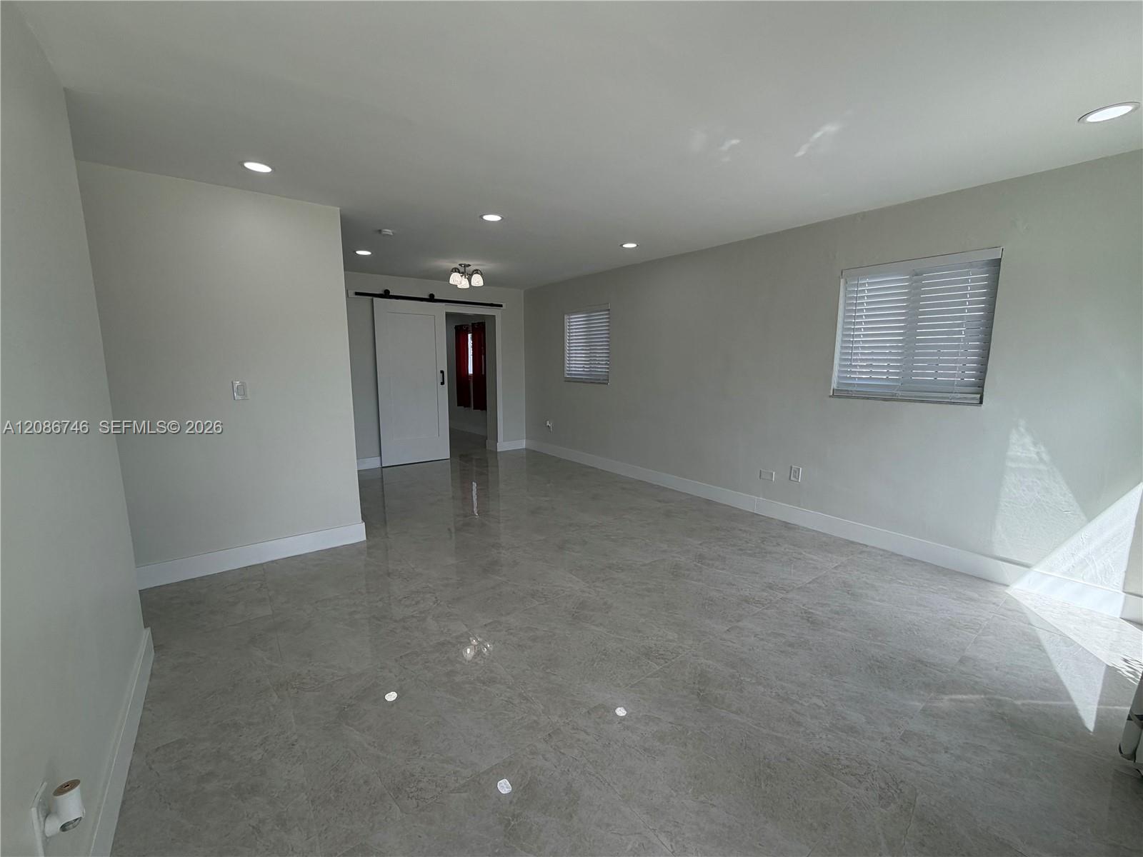 1610 N 70th Avenue Property Photo 1