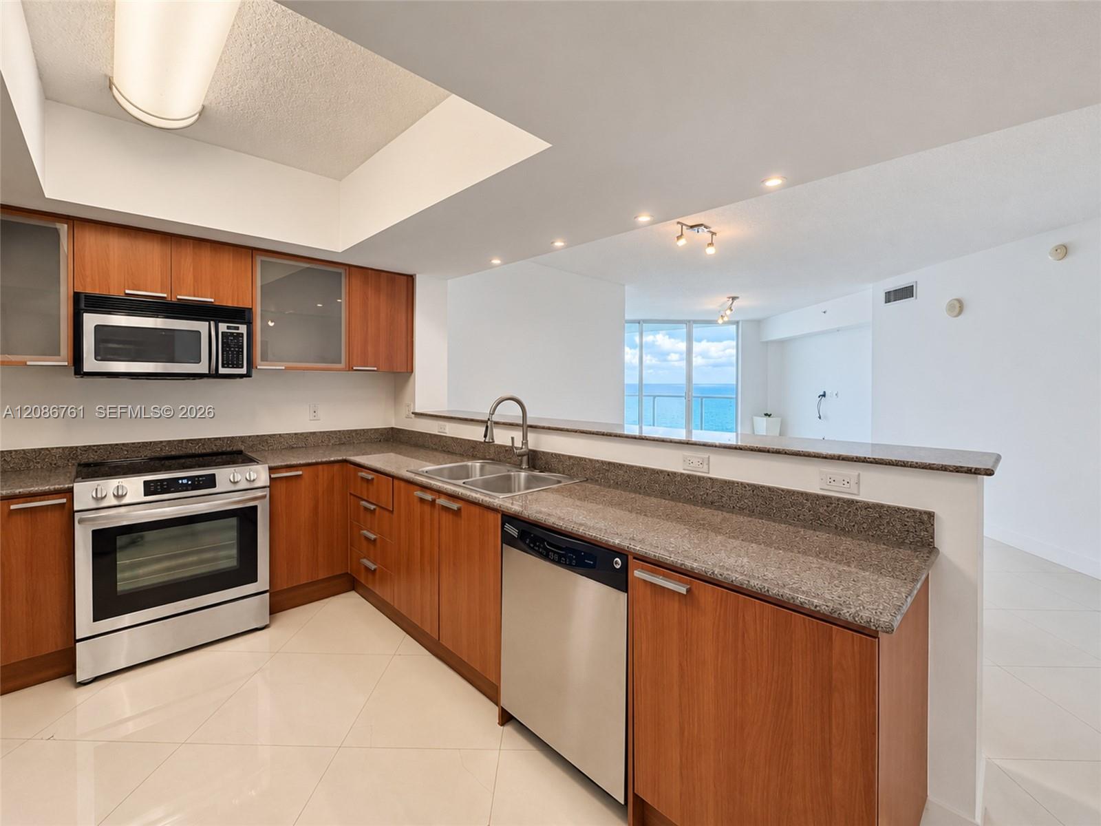 16699 Collins Avenue 1610 Property Photo 18