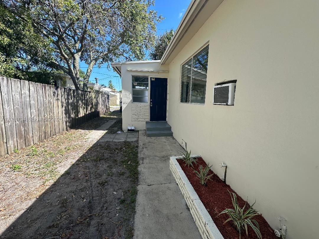 1948 Lincoln Street 2 Property Photo 1