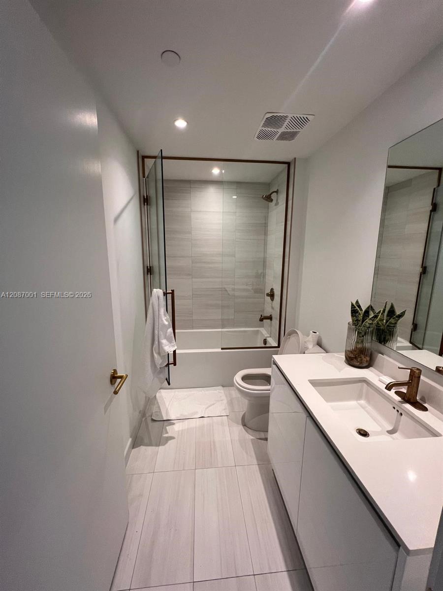 2678 Tigertail Avenue 502 Property Photo 6