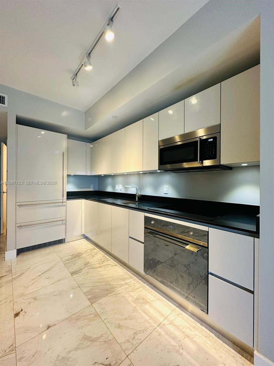 1010 Brickell Avenue 4208 Property Photo 1