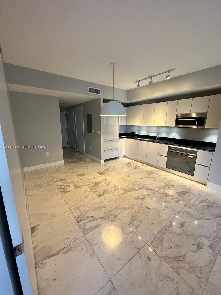 1010 Brickell Avenue 4208 Property Photo 2