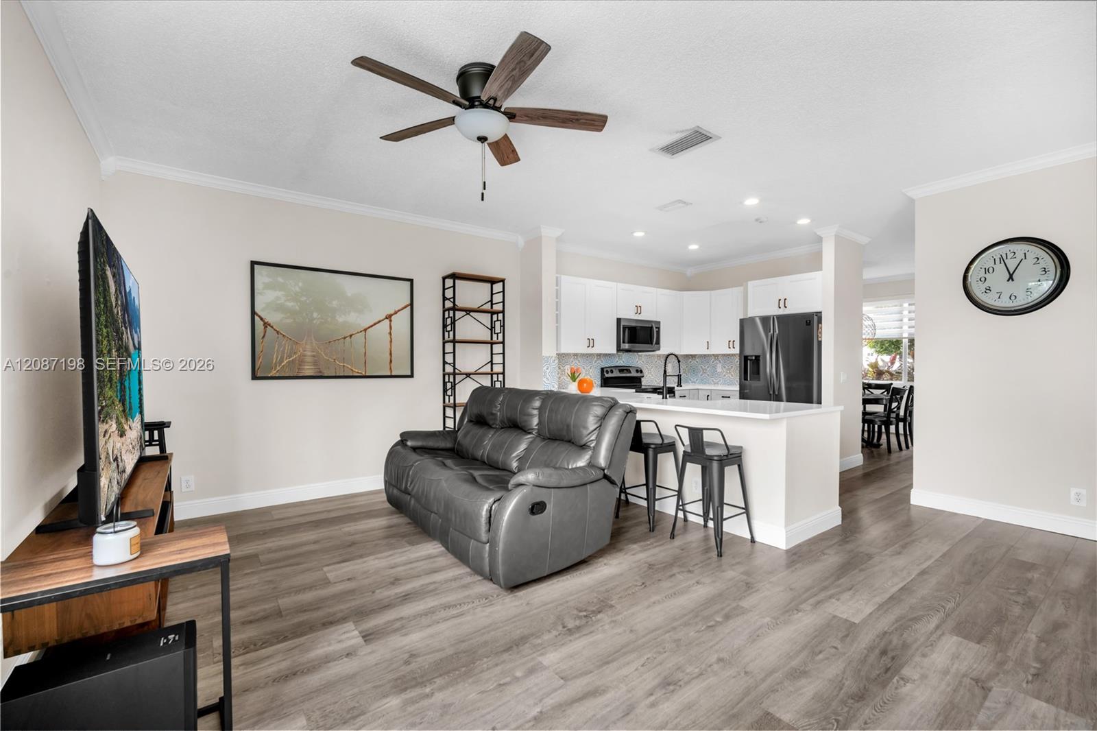 401 Bermuda Springs Drive Property Photo 10