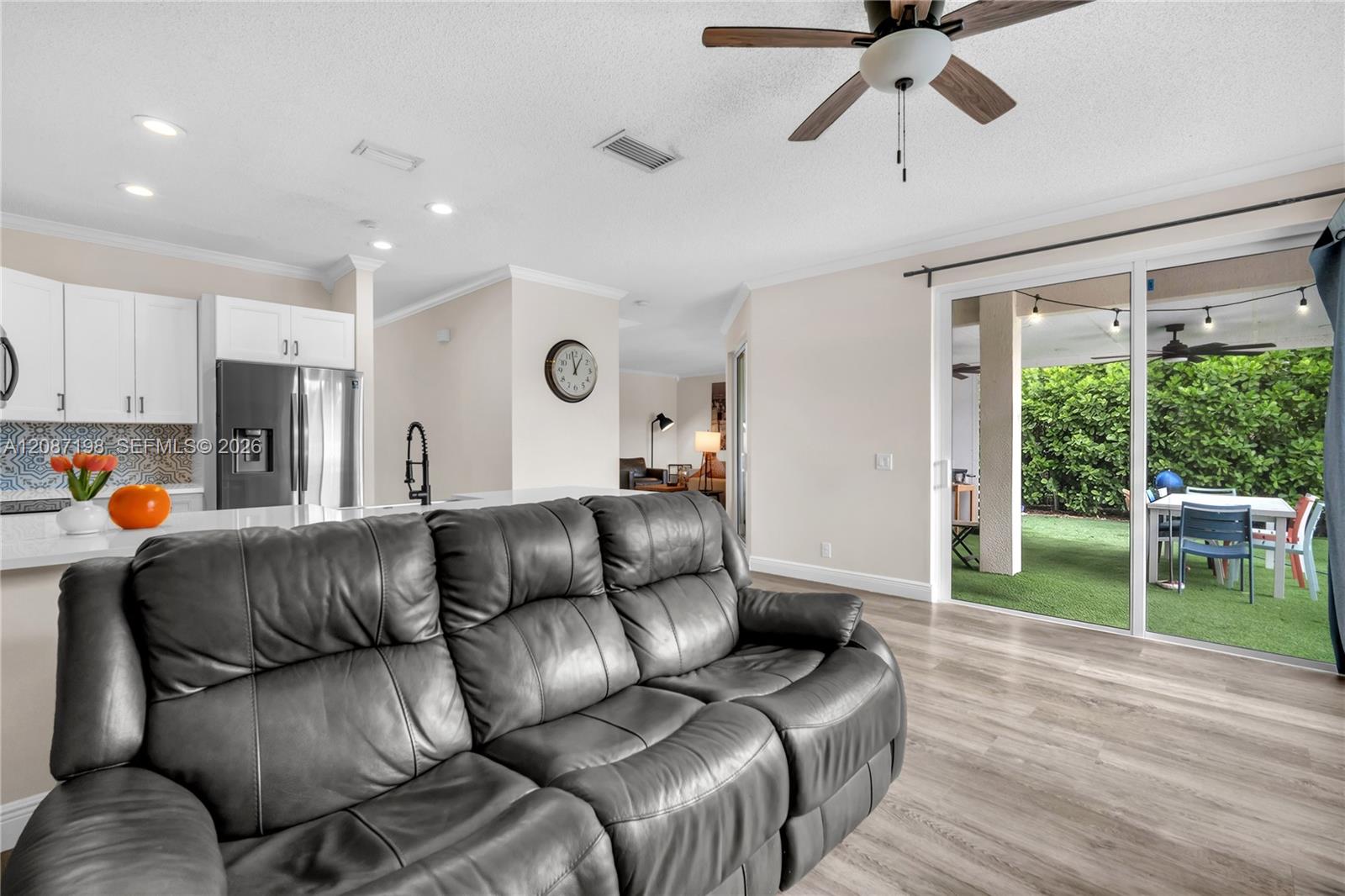 401 Bermuda Springs Drive Property Photo 11