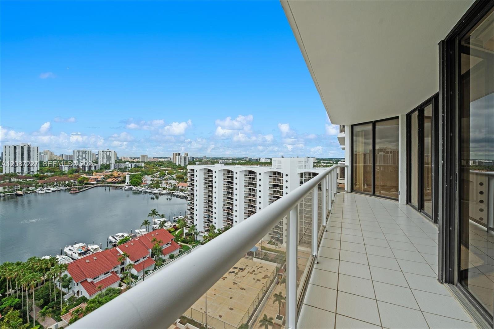 3640 Yacht Club Drive 1807 Property Photo 24