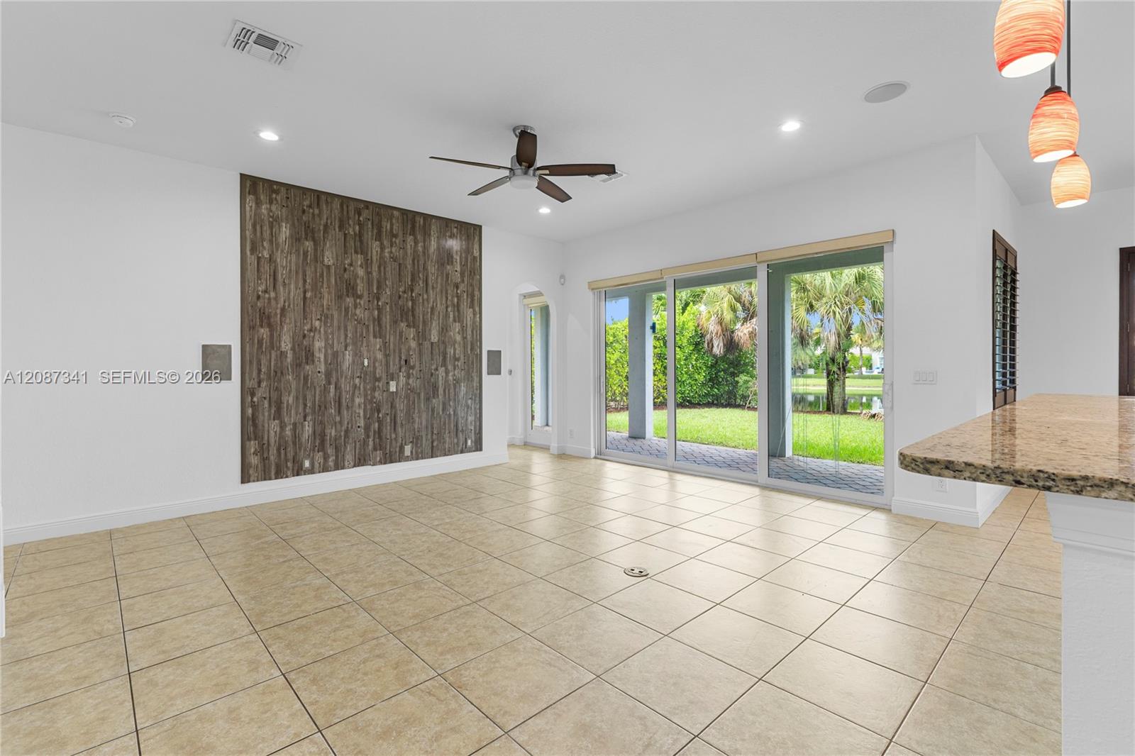 11925 Nw 82nd Street Property Photo 4