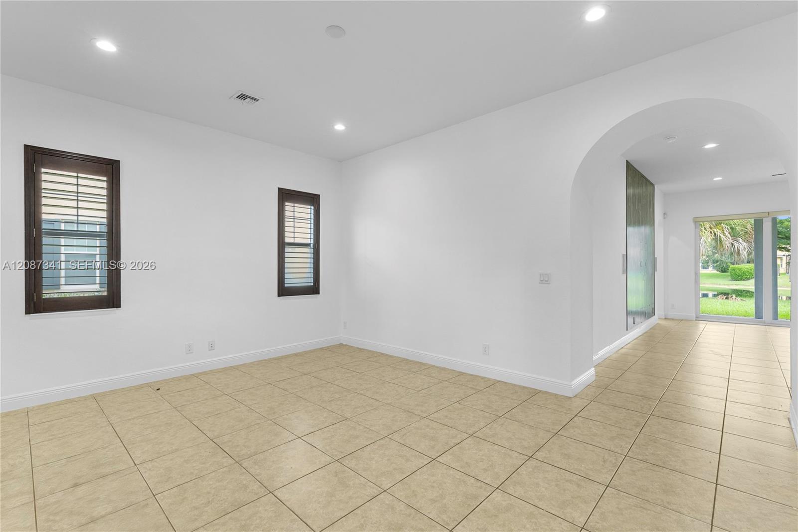 11925 Nw 82nd Street Property Photo 6