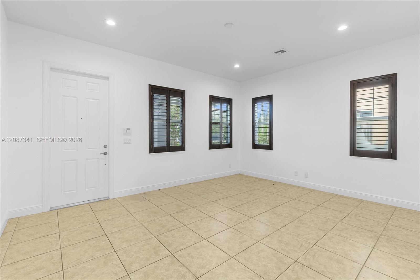 11925 Nw 82nd Street Property Photo 7