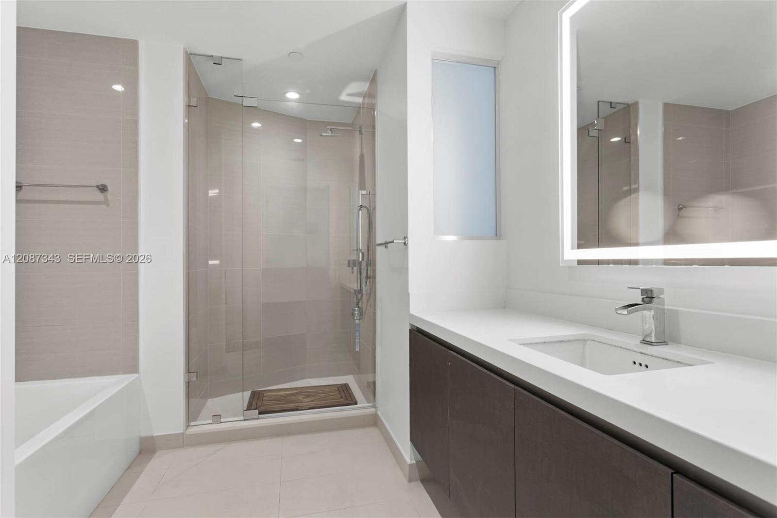 851 Ne 1st Avenue 300 Property Photo 8