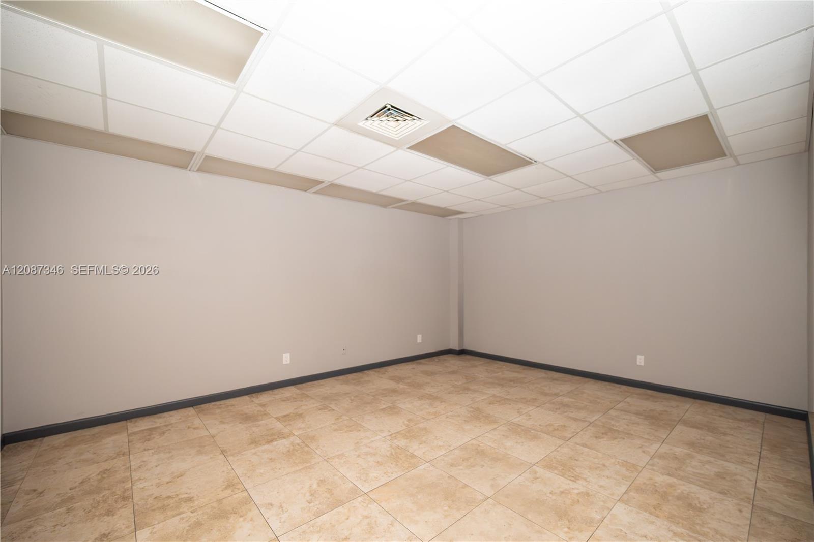 1050 E 24th Street Property Photo 25