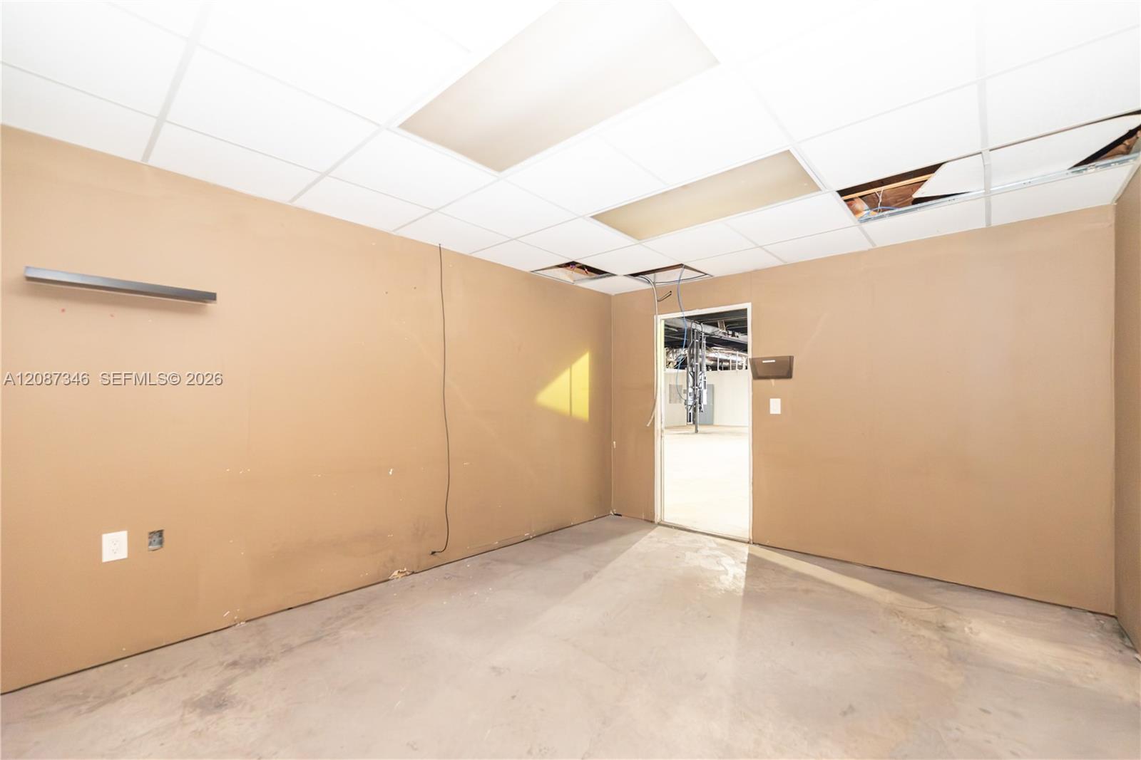 1050 E 24th Street Property Photo 32