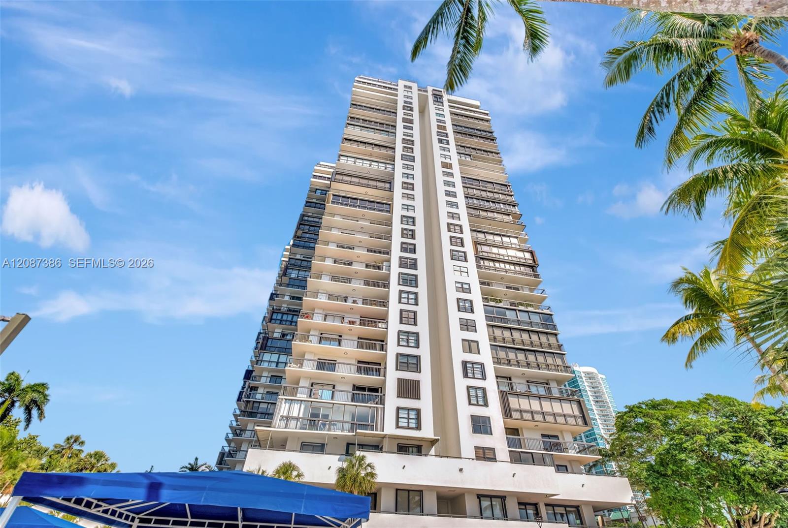 2333 Brickell Avenue 2814 Property Photo 1