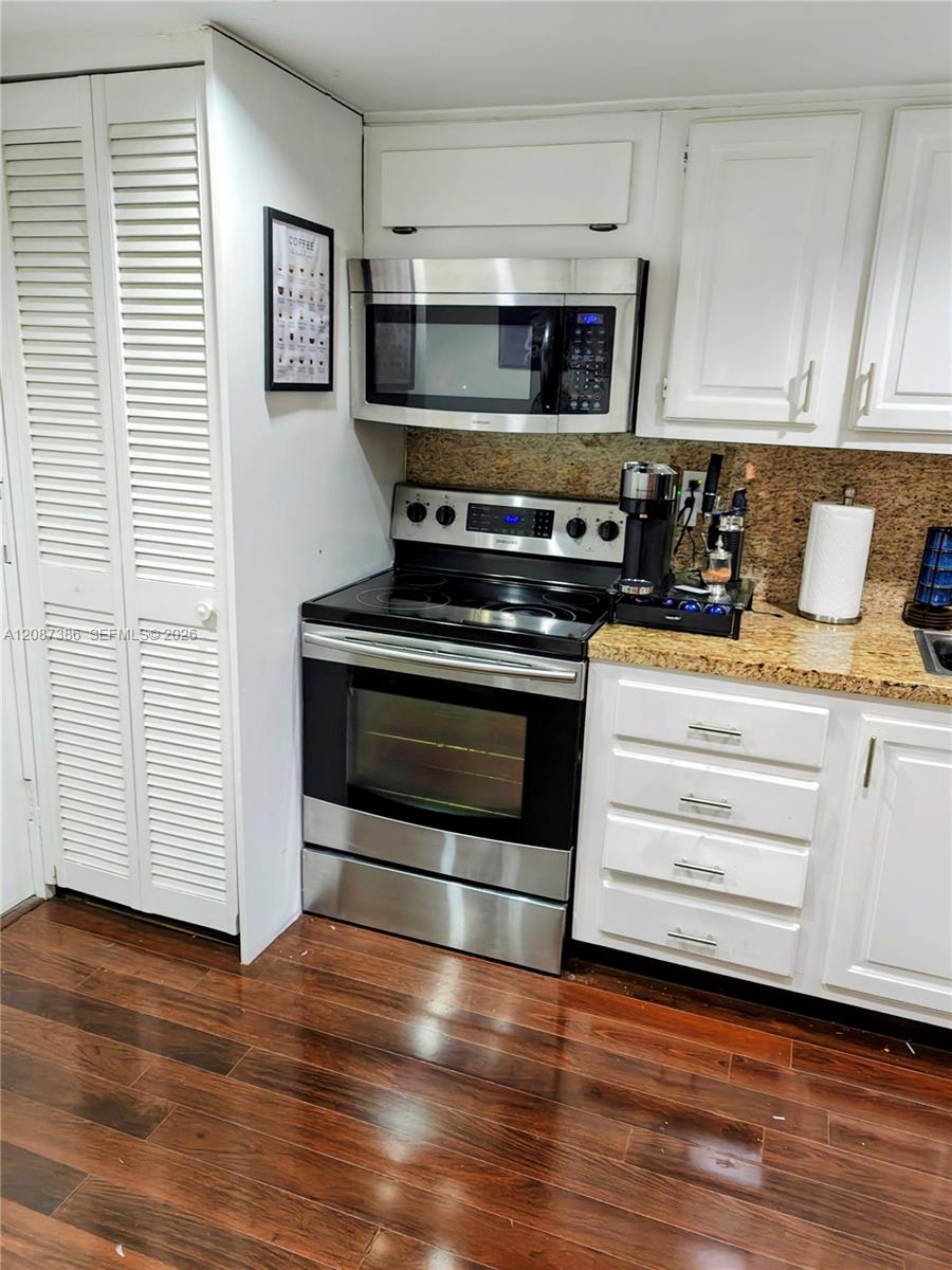 2333 Brickell Avenue 2814 Property Photo 3