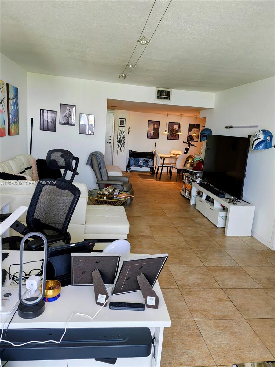 2333 Brickell Avenue 2814 Property Photo 5