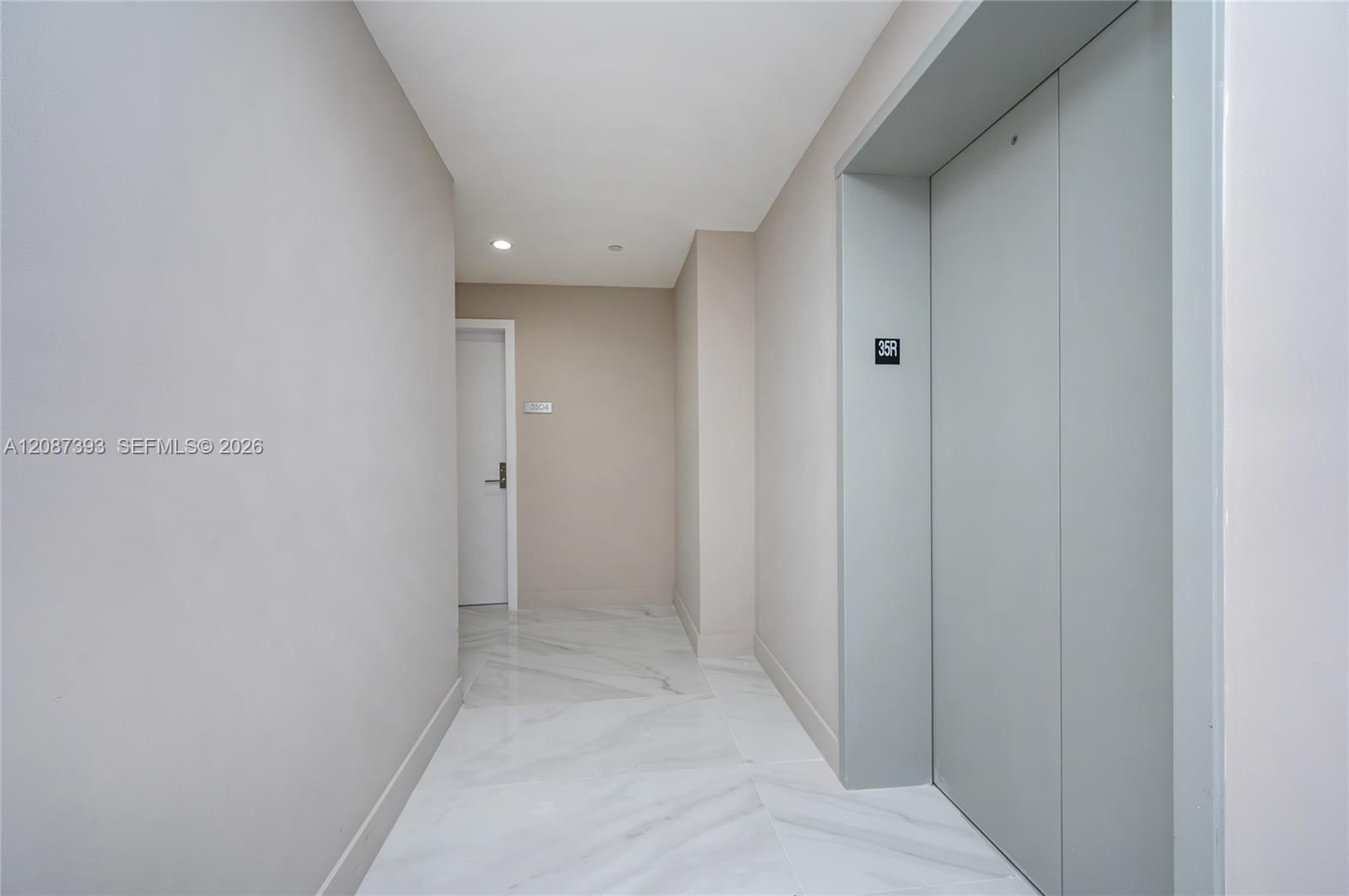 700 NE 24th Street 3504 Property Photo 1
