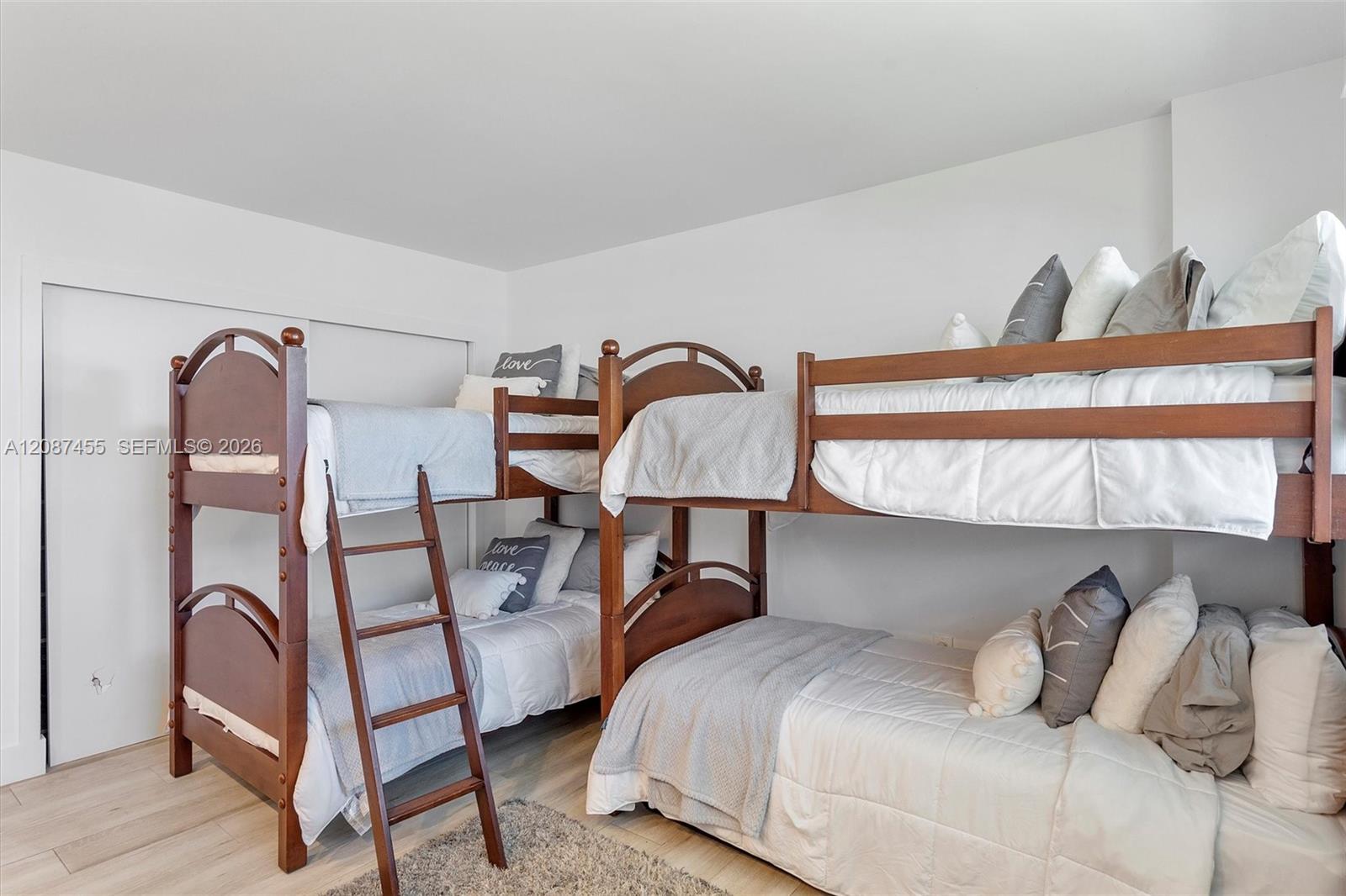 177 Ocean Lane Drive 807 Property Photo 6