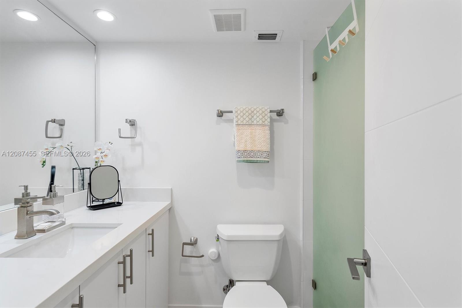 177 Ocean Lane Drive 807 Property Photo 7