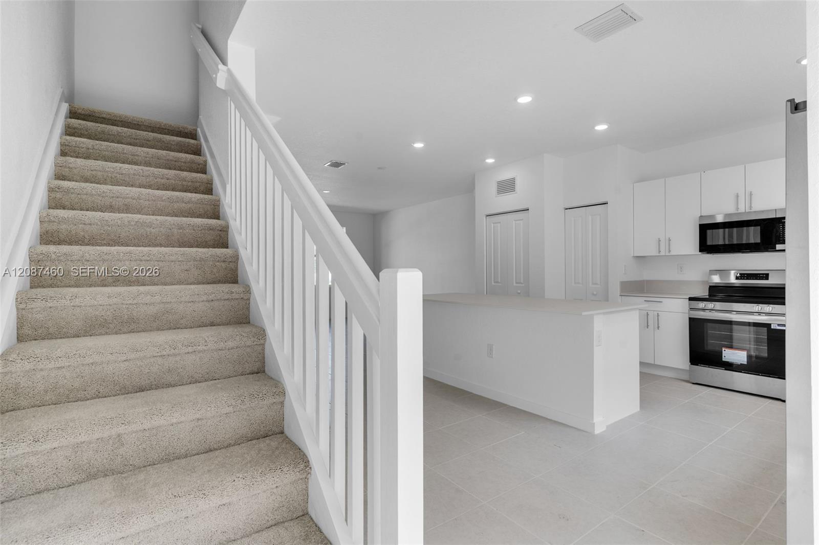 1081 Se 3rd Street Property Photo 6