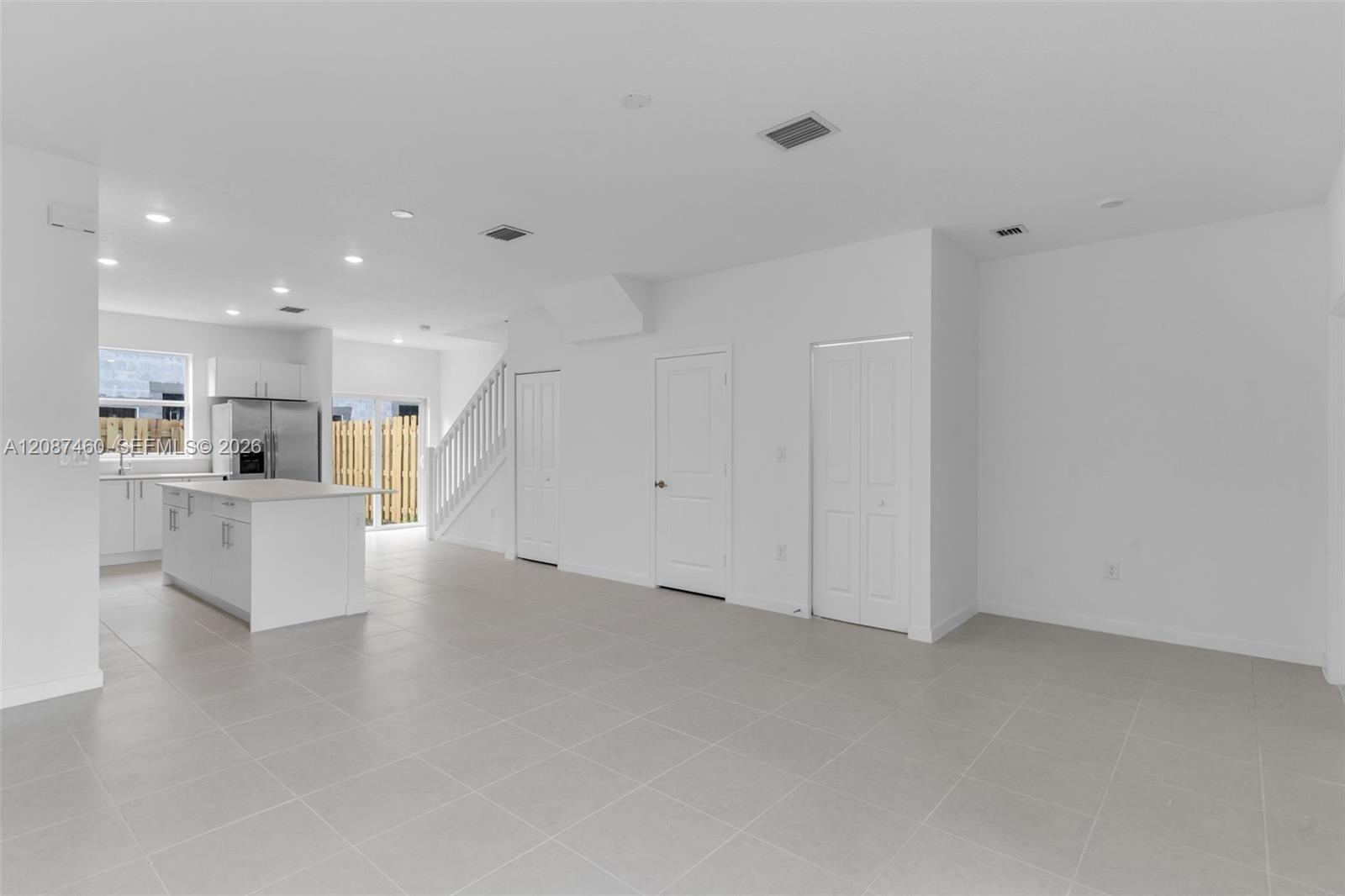 1081 Se 3rd Street Property Photo 9