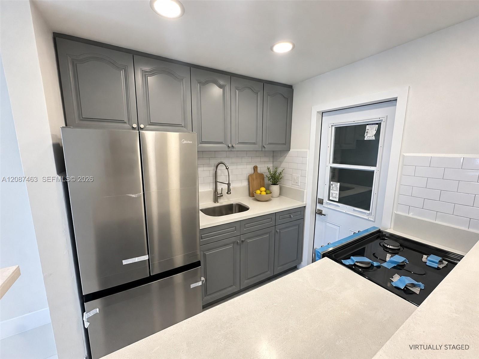 921 Jefferson Avenue 4e Property Photo 2