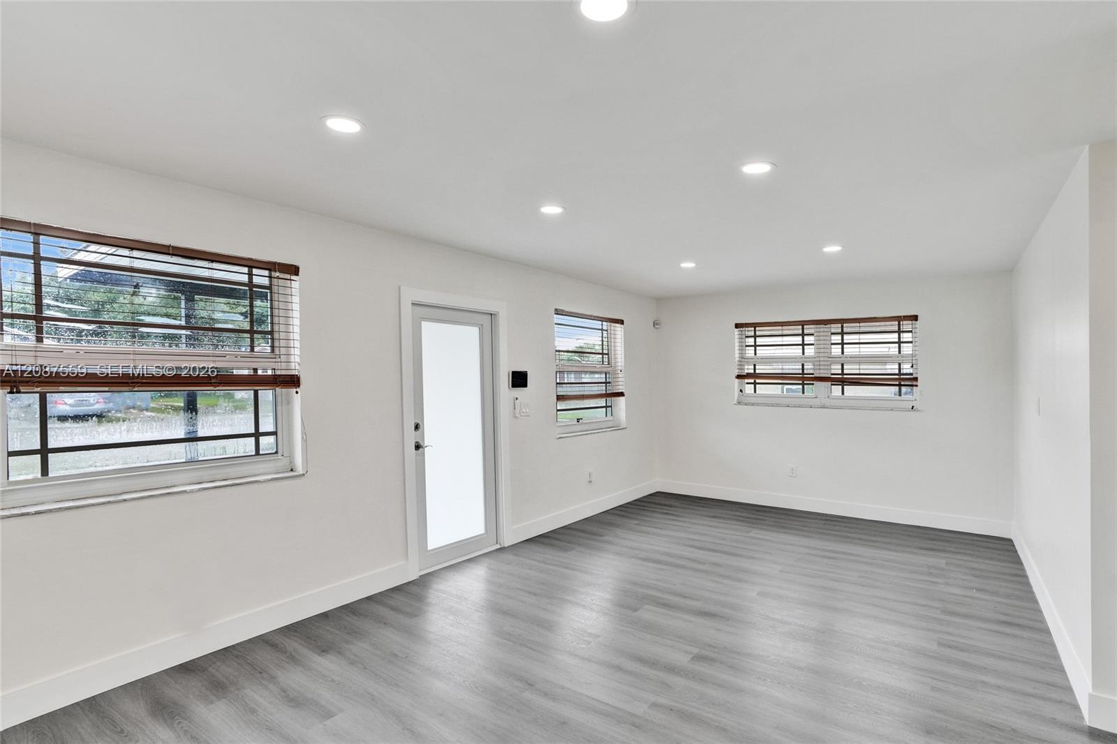 1341 Nw 75th Street Property Photo 6