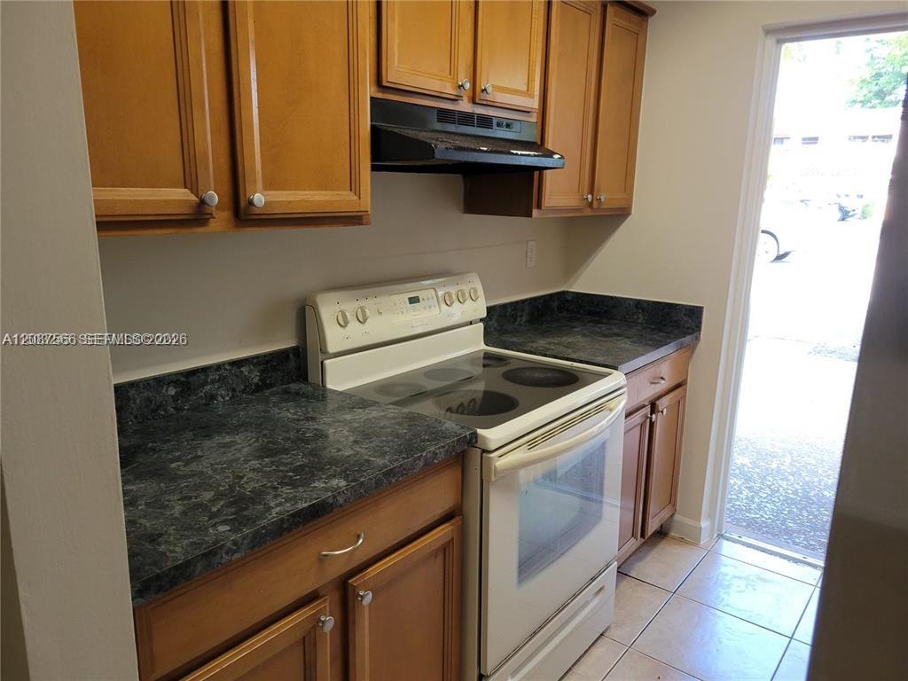 8704 Nw 35th Street 105 Property Photo 6