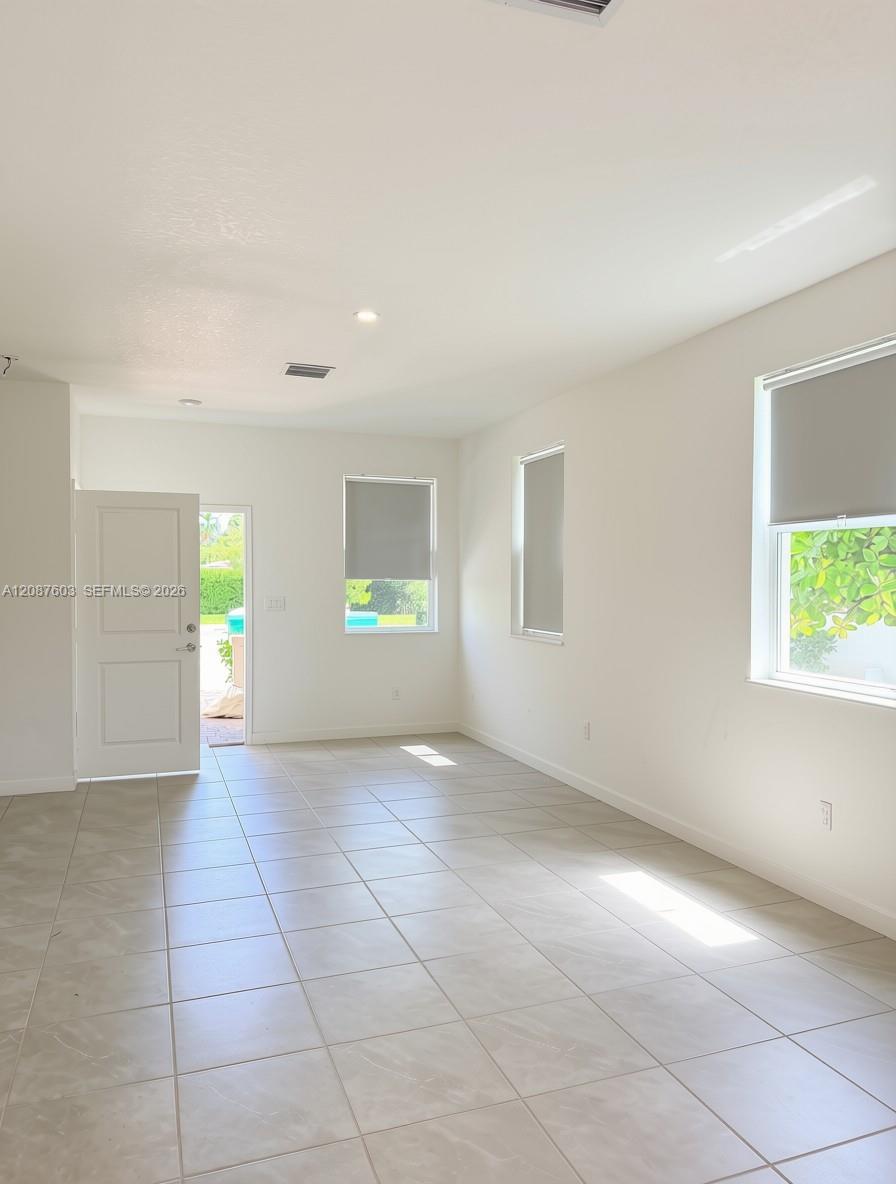 12570 Nw 22nd Place . Property Photo 6
