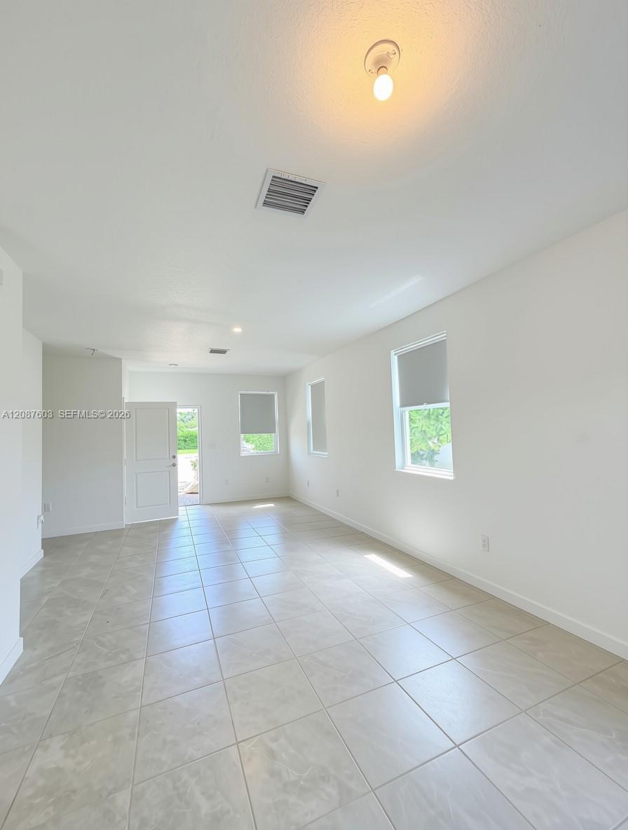 12570 Nw 22nd Place . Property Photo 8