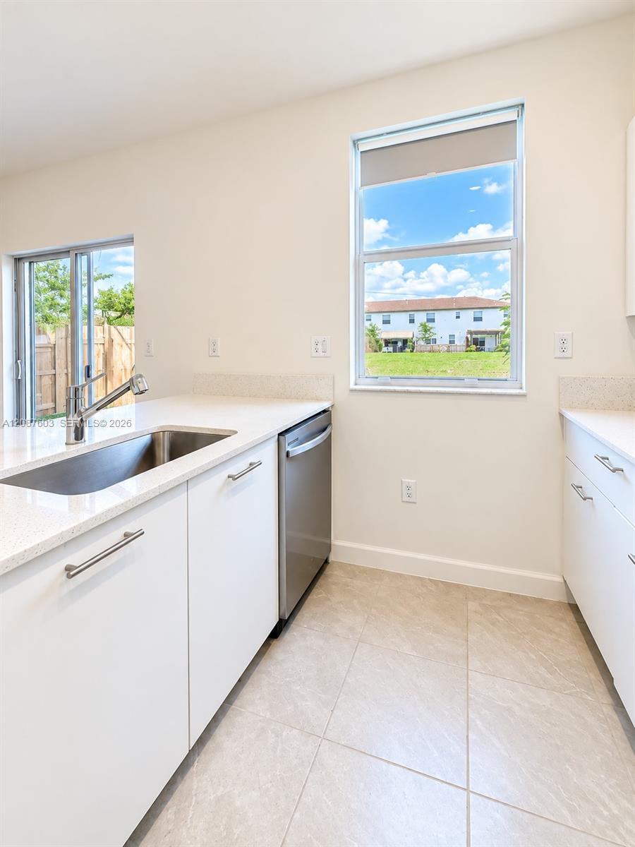 12570 Nw 22nd Place . Property Photo 16