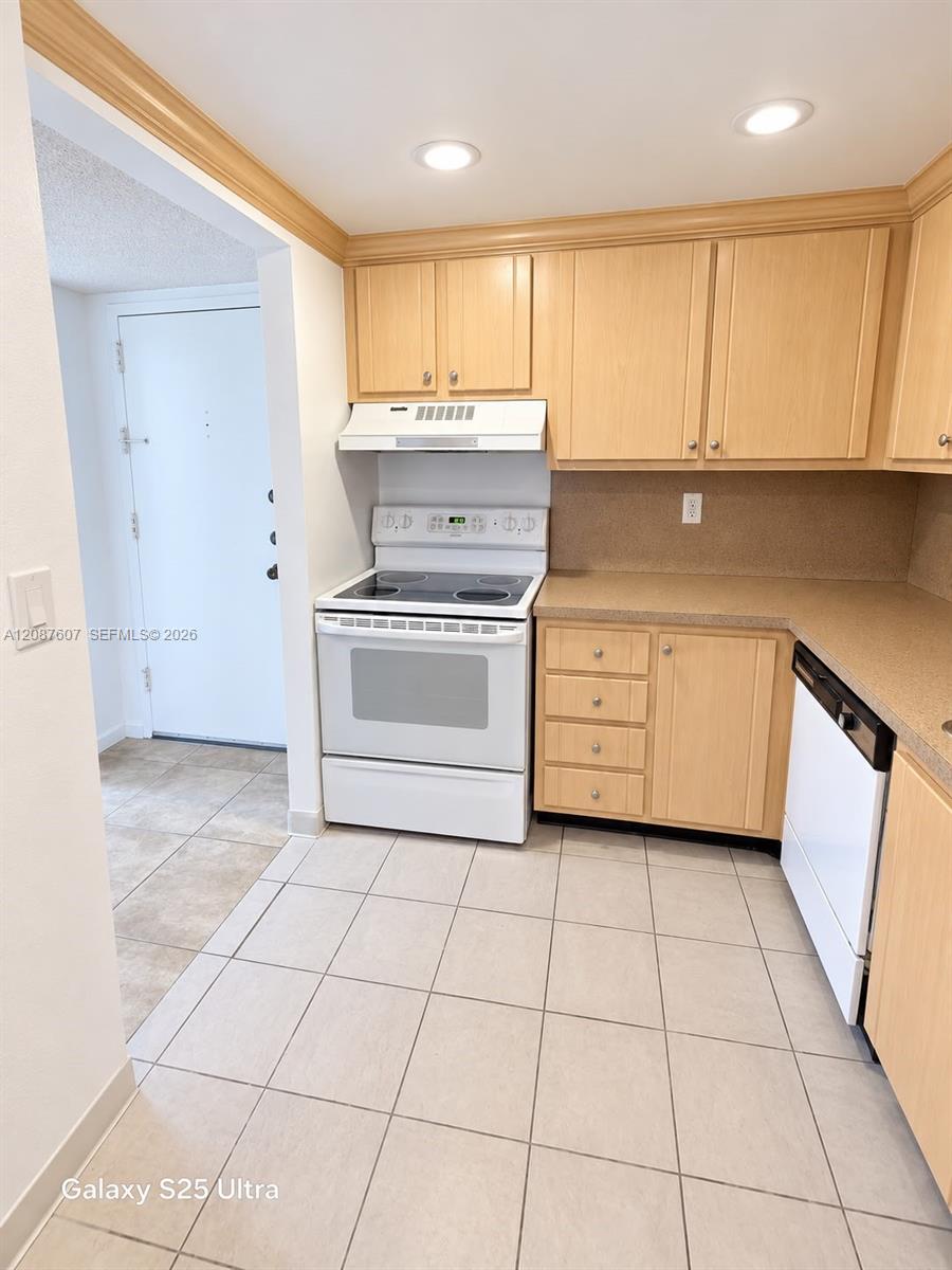 301 Racquet Club Road 310 Property Photo 5