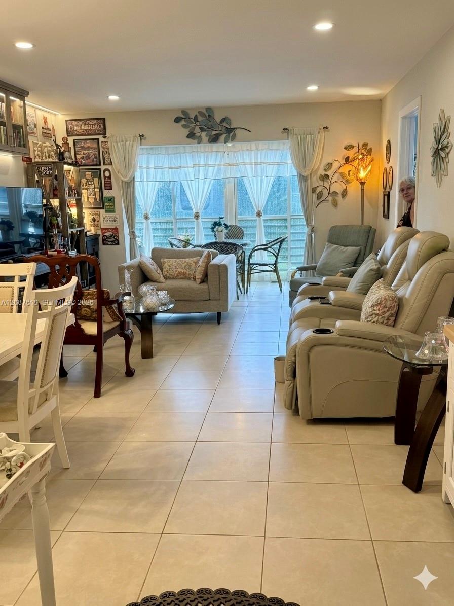 9181 Sunrise Lakes Boulevard 312 Property Photo 1