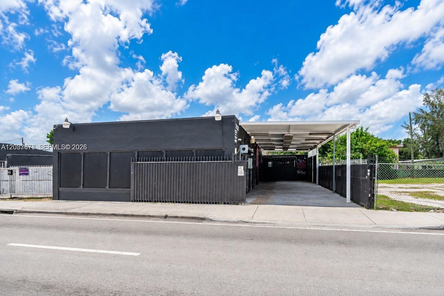 7025 Nw 7th Avenue #main Property Photo 2