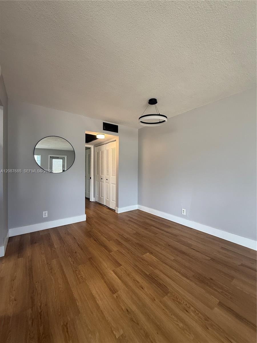 21 Windsor B 21 Property Photo 1