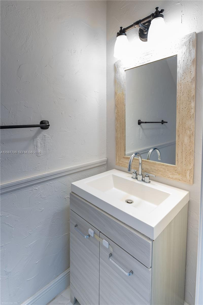 A12087700 Property Photo 6