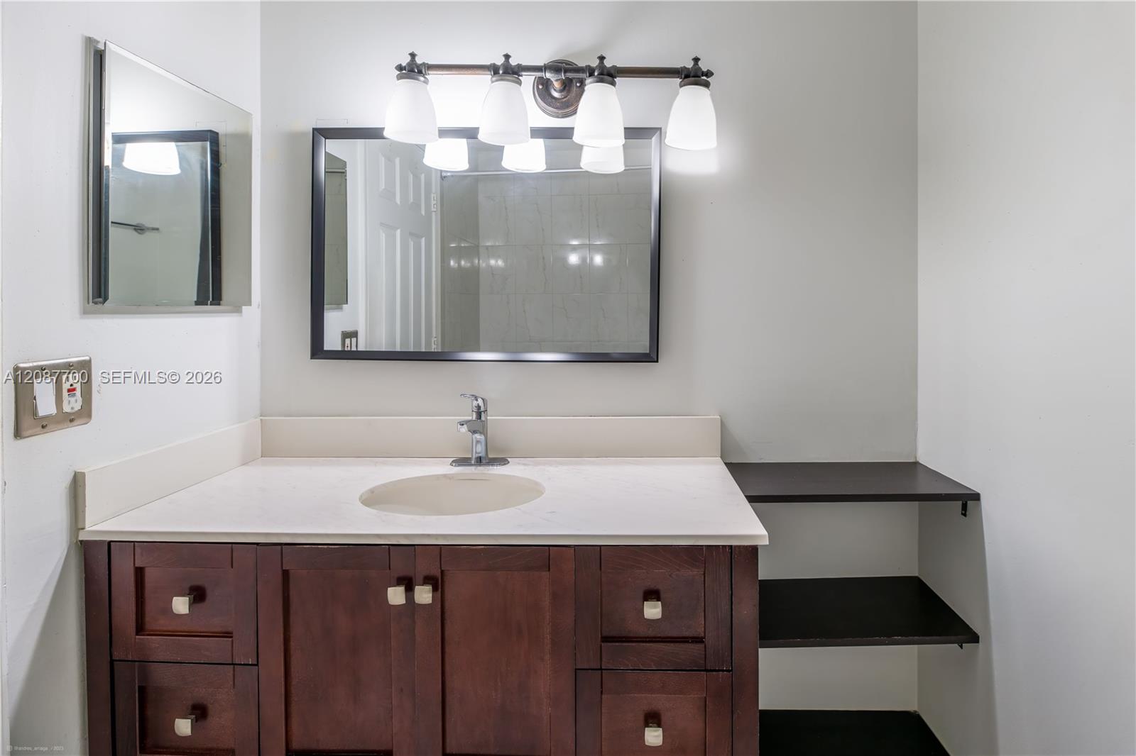 A12087700 Property Photo 16