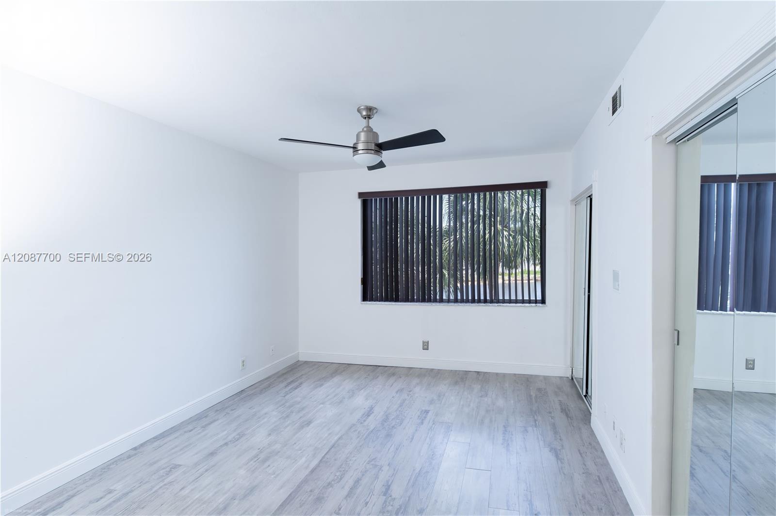A12087700 Property Photo 17