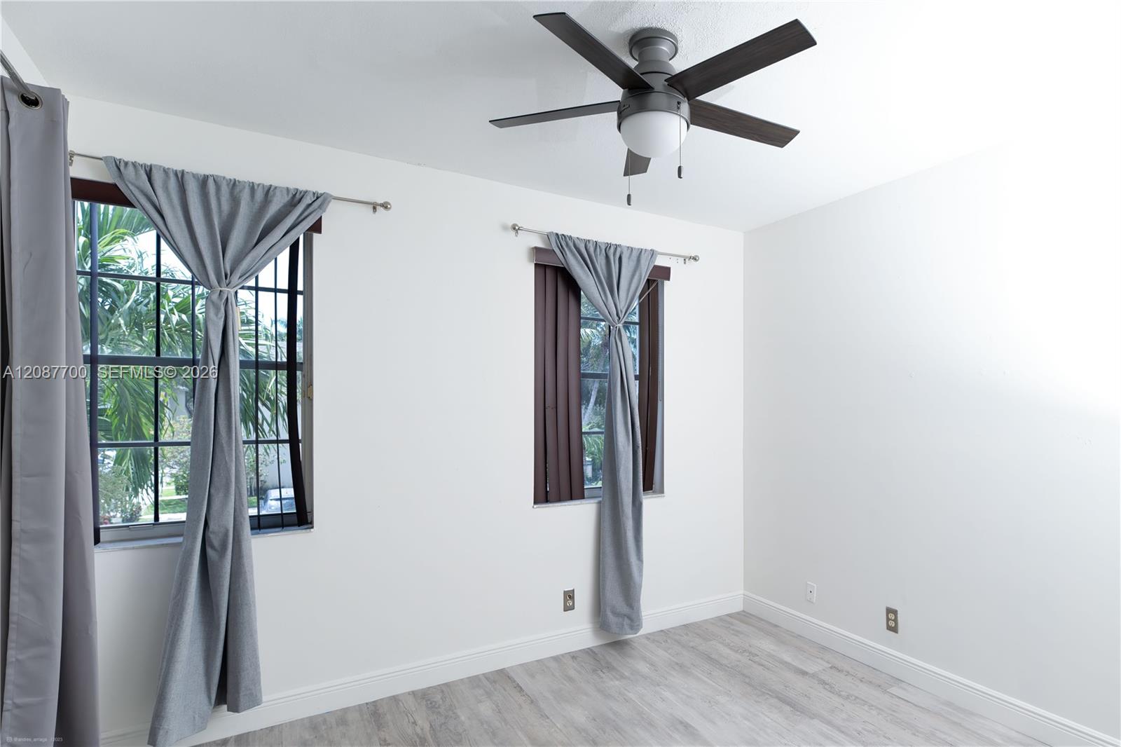 A12087700 Property Photo 18