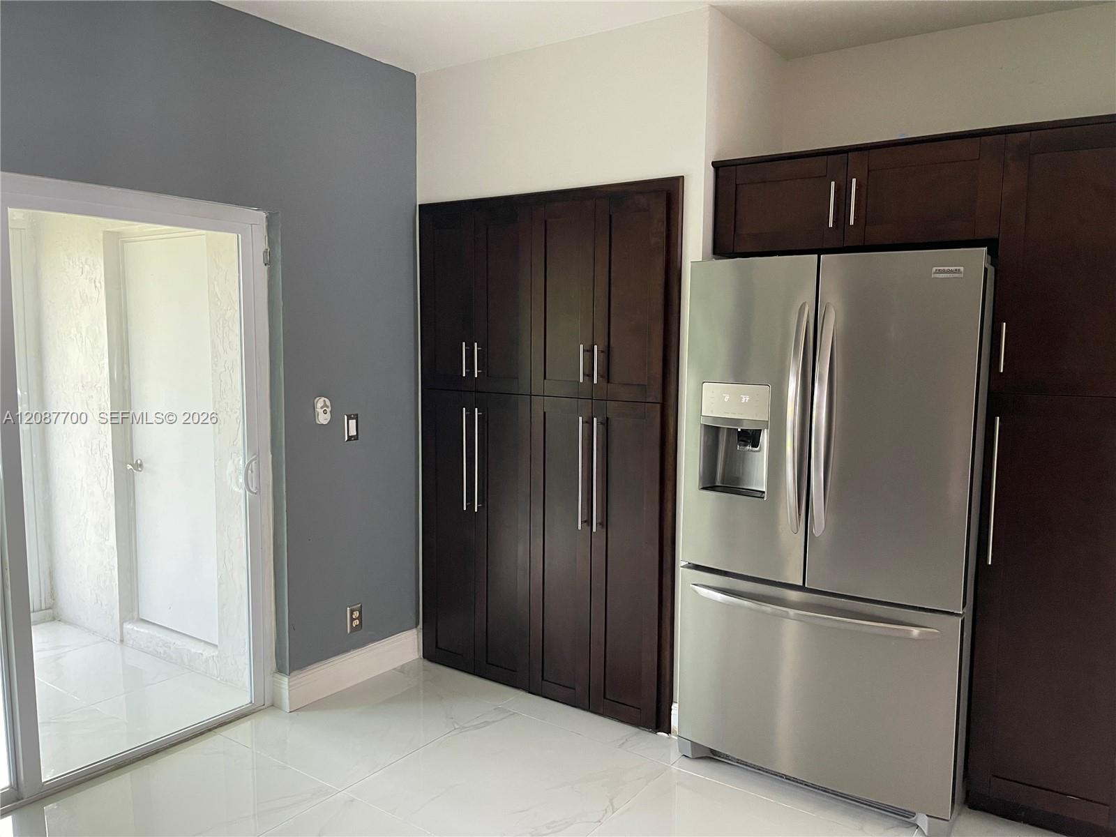 A12087700 Property Photo 21