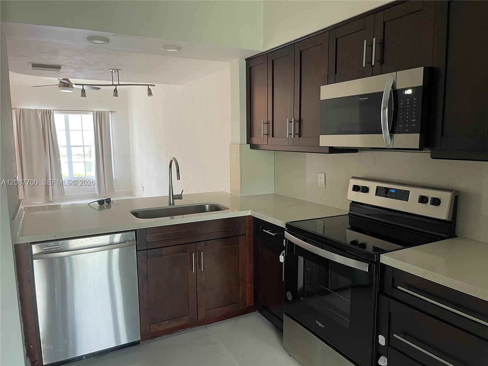 A12087700 Property Photo 22