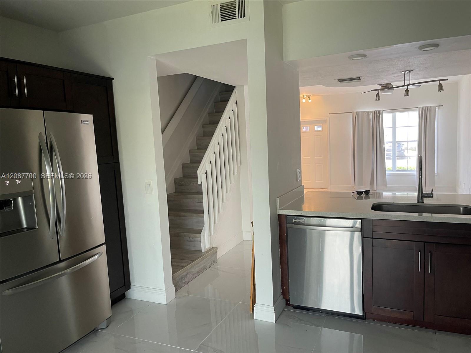 A12087700 Property Photo 23