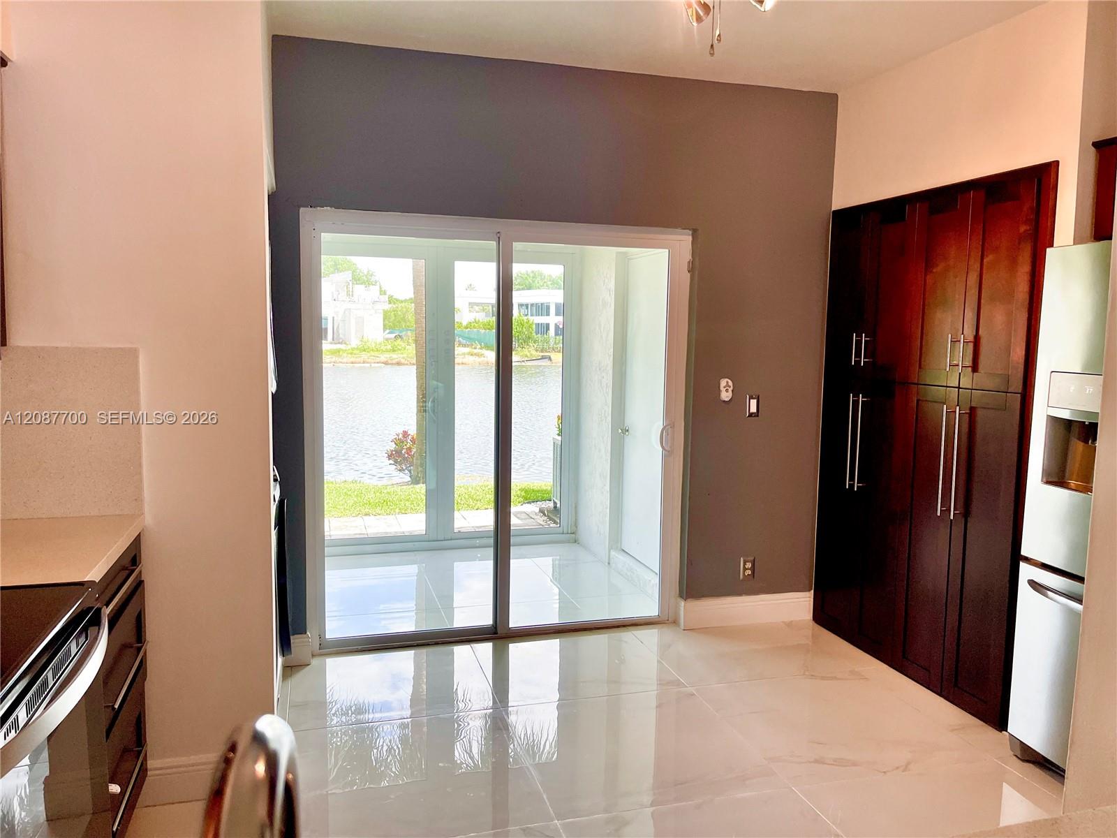 A12087700 Property Photo 25