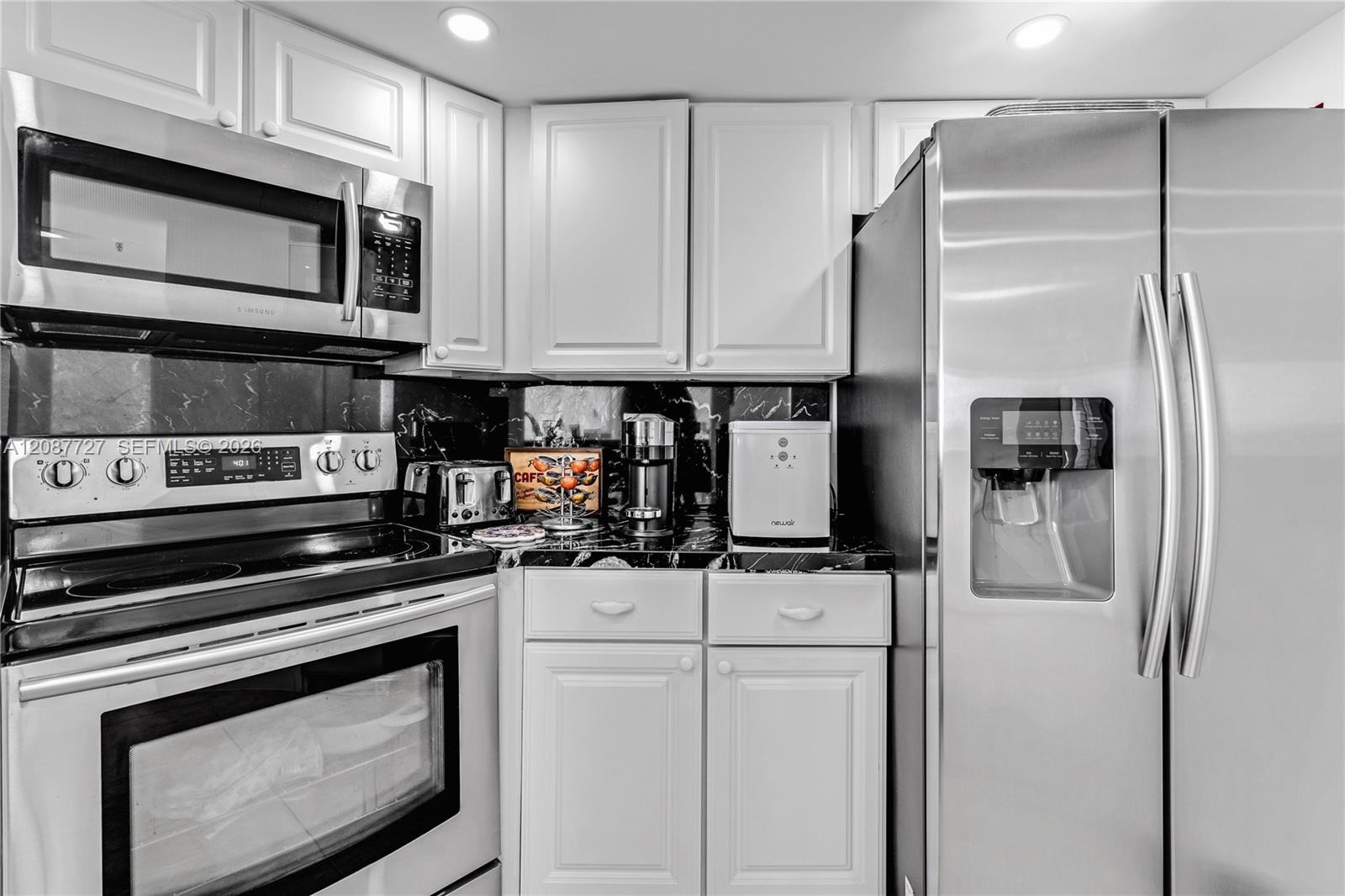 5880 Collins Avenue Ph3 Property Photo 20