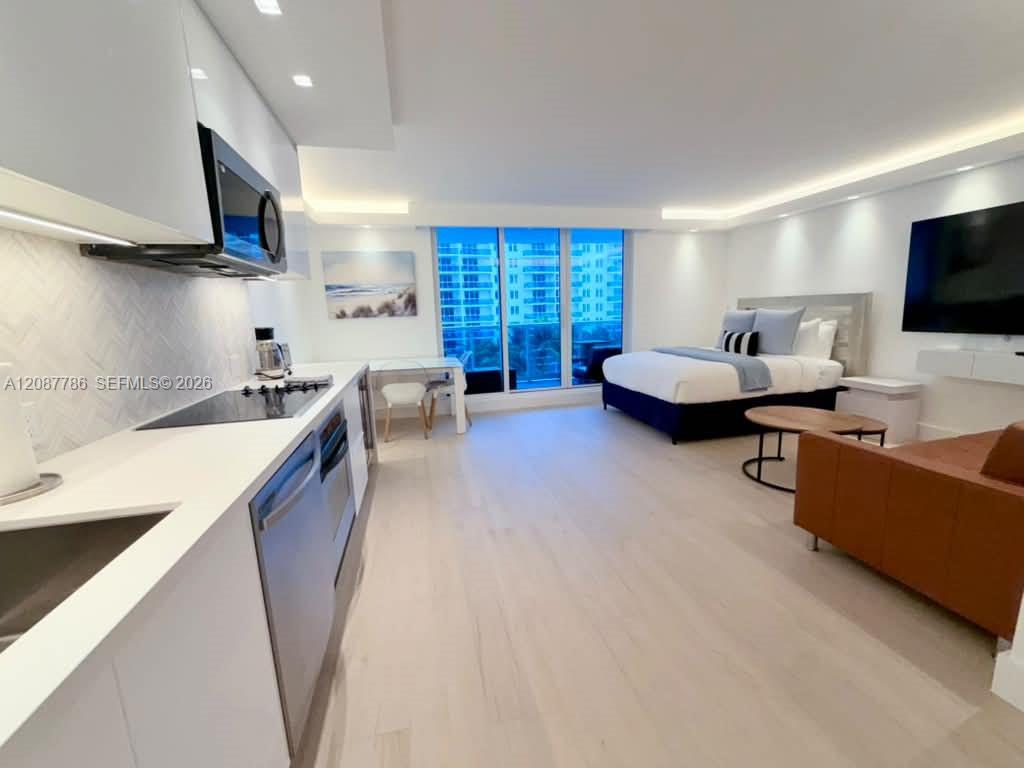 2301 Collins Avenue 920 Property Photo 1