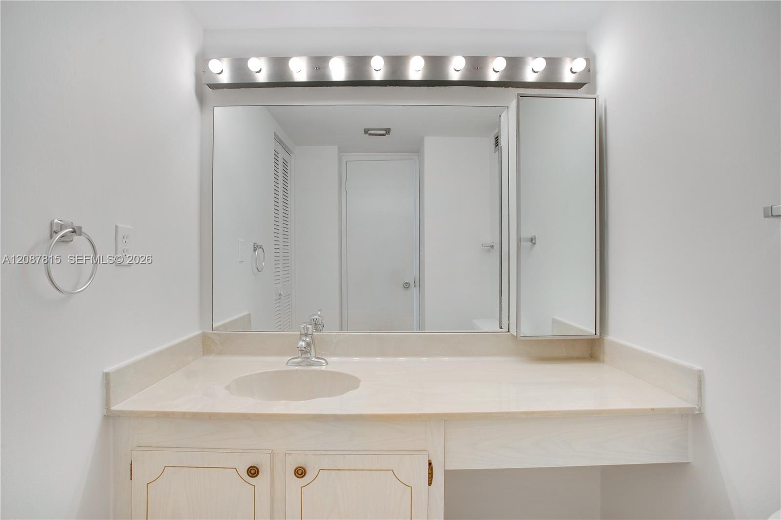 1901 Brickell Avenue B1702 Property Photo 15