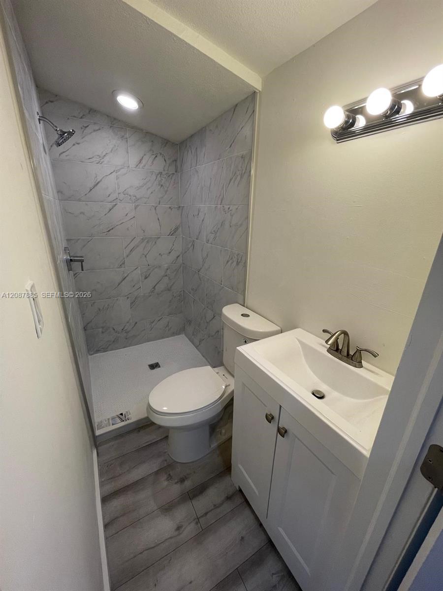 2484 SW 10th Street