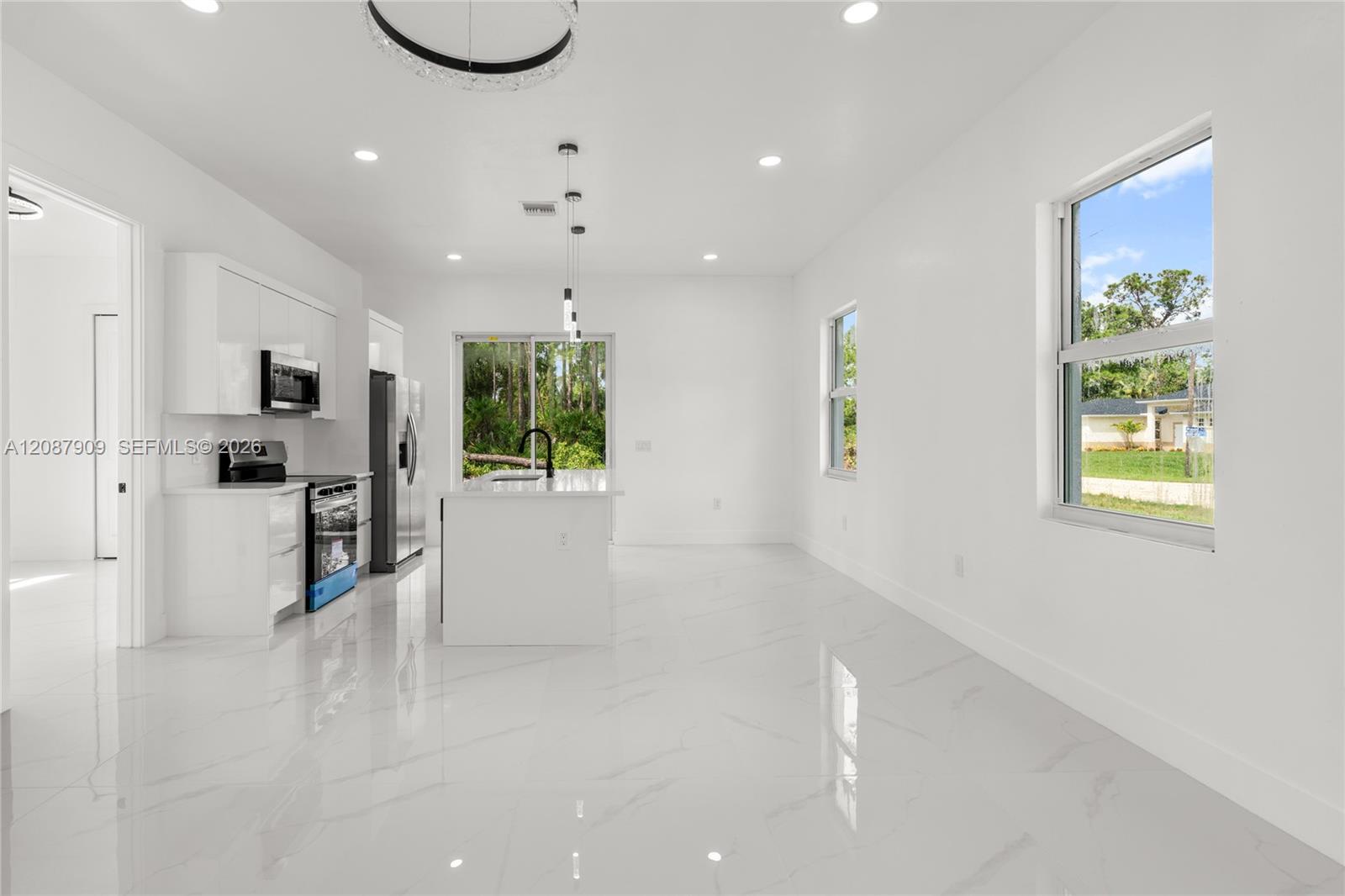 936 Anthony E Street Property Photo 2