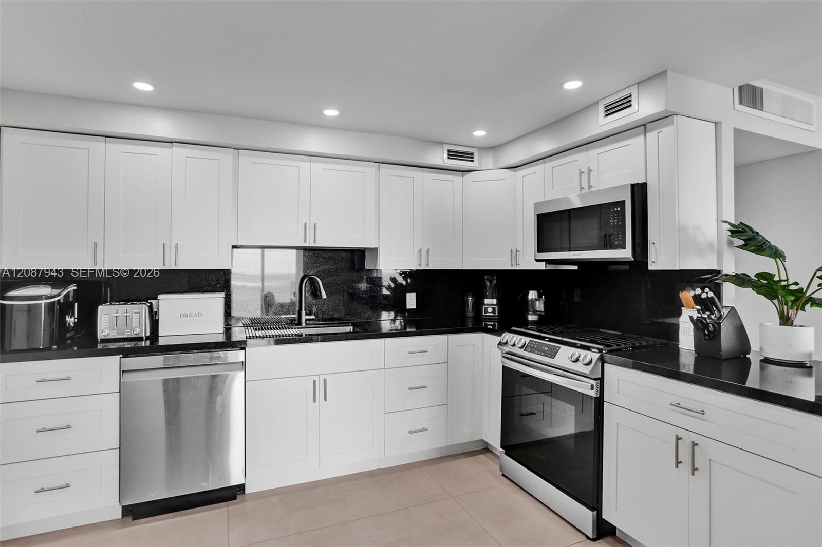 2030 S Ocean Drive 1621 Property Photo 6