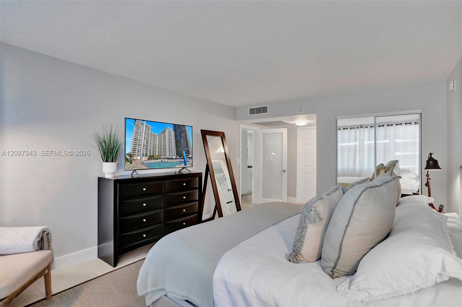 2030 S Ocean Drive 1621 Property Photo 9