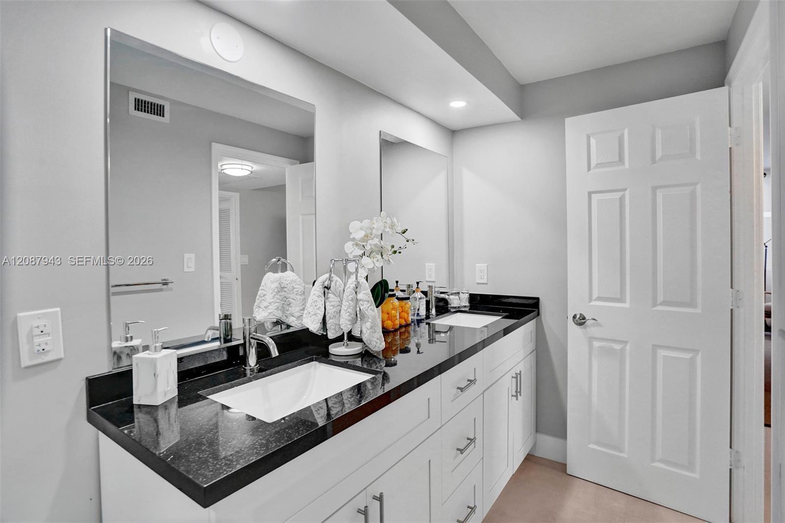 2030 S Ocean Drive 1621 Property Photo 12