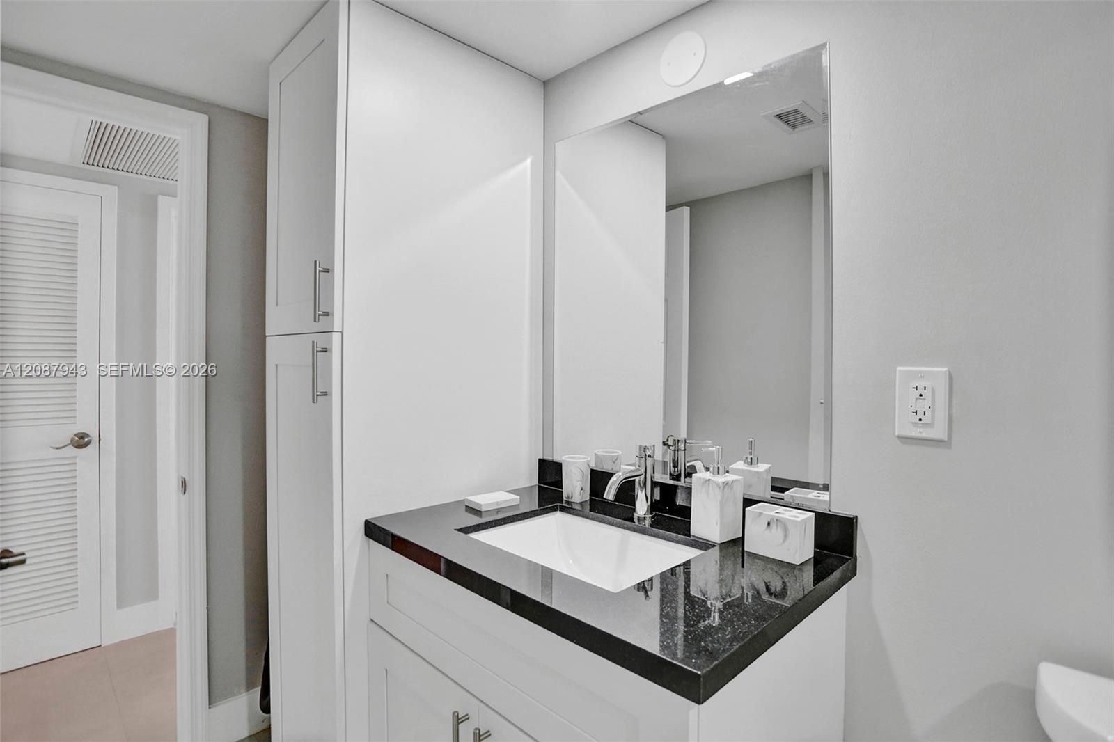 2030 S Ocean Drive 1621 Property Photo 17